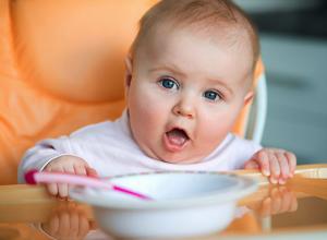 Co karmić dziecko w wieku sześciu miesięcy